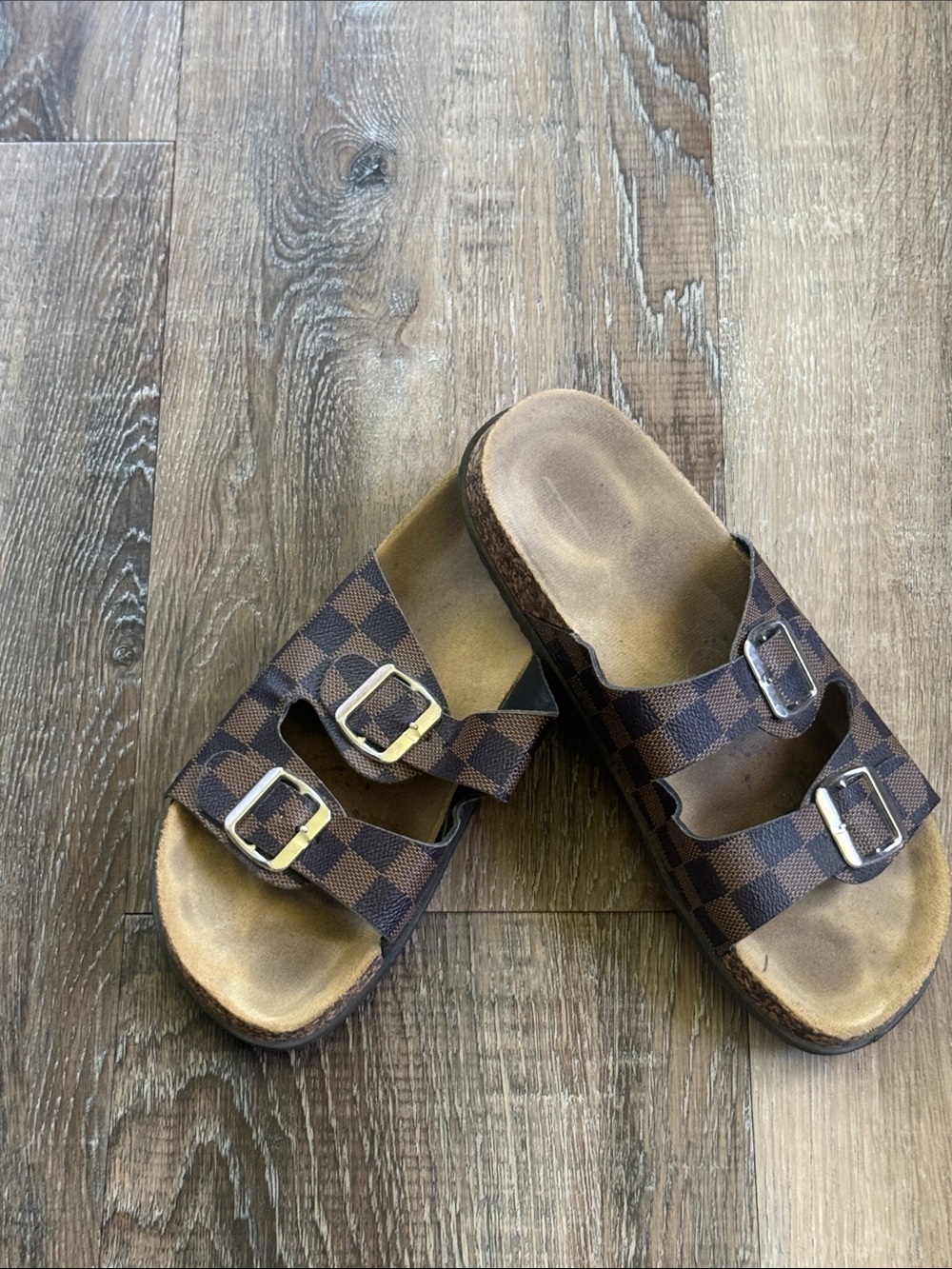 Trendy brown checked slide sandals